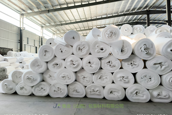 臨縣珍珠棉卷材-集合包裝專業(yè)生產(chǎn)珍珠棉卷棉、EPE珍珠棉卷棉、珍珠棉保溫卷棉實(shí)惠好選擇